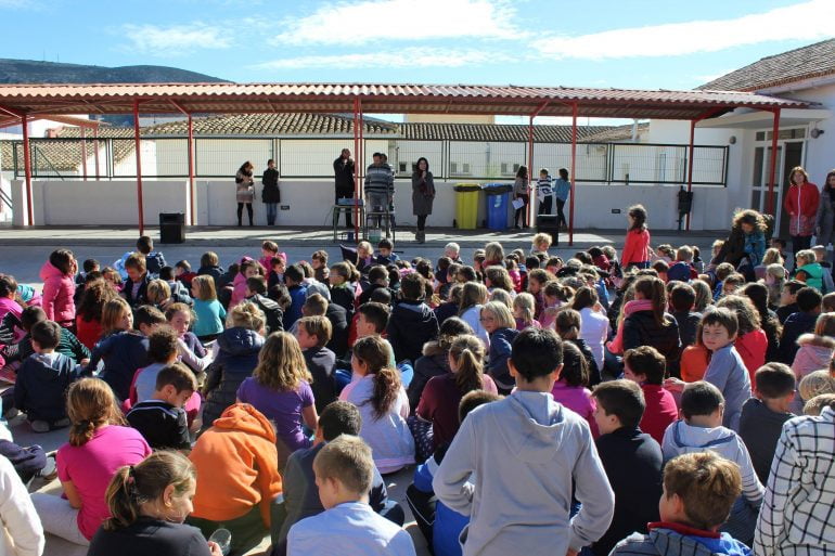 Escolares del colegio María Magdalena de Benitatxell