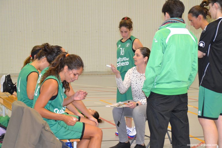 Tiempo muerto en el banquillo del CB Joventut Xàbia