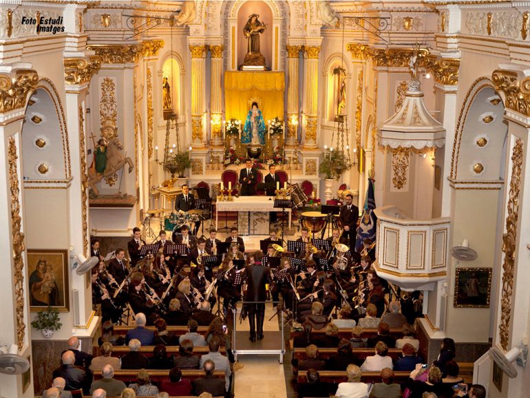 concierto de la banda en la iglesia de Benitatxell