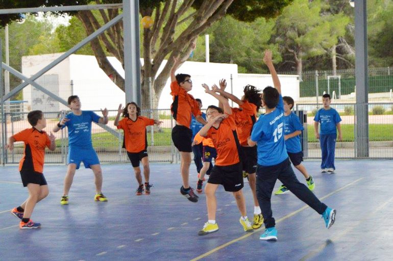 Alevines del CH Xábia durante un partido