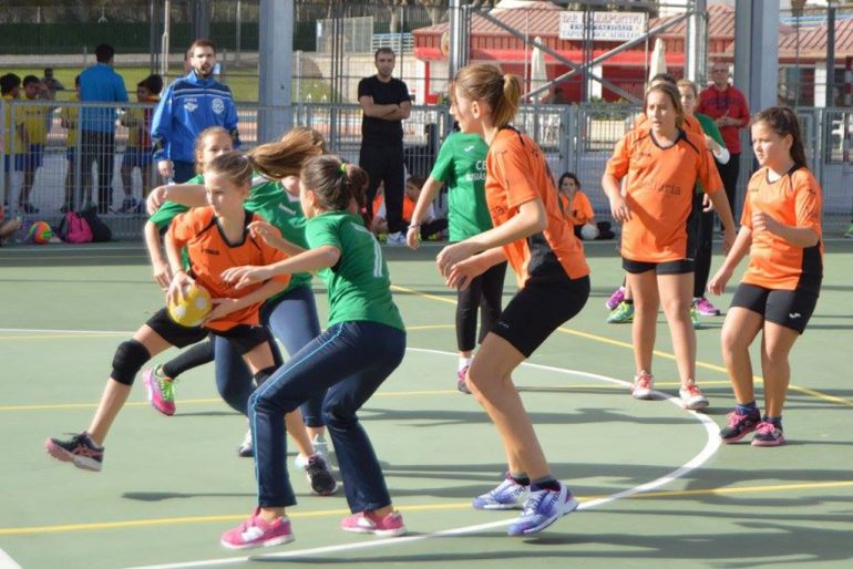 Chicas alevines del CH Xàbia durante un partido