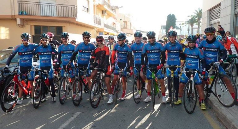 Ciclistas del Portal de la Marina Xàbia' s Bike en la Volta a la Marina