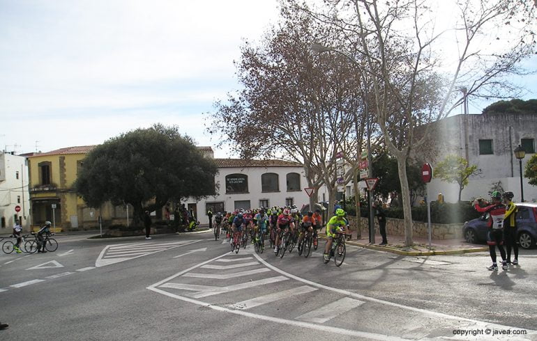 Segundo paso del pelotón por Xàbia