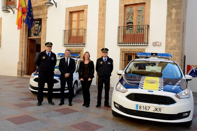 Chulvi en la presentación de los nuevos coches de la P. Local de Xàbia