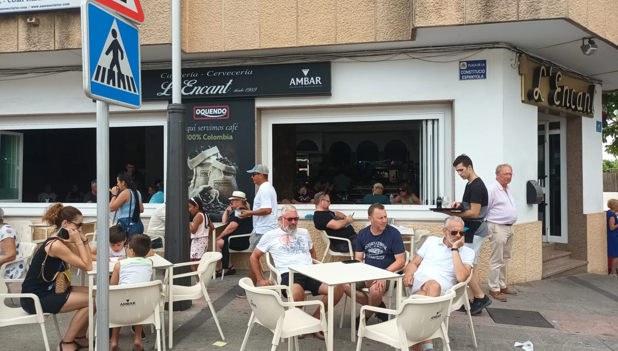 Cafetería L’Encant y amplia terraza