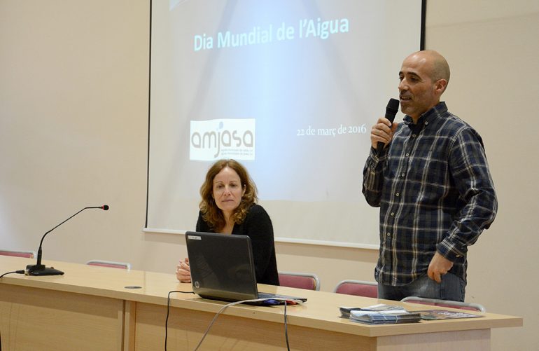 Tere Bou y Pascual Ladrón de Guevara durante la charla