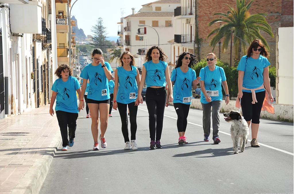 Grupo de Caminantes con su mascota