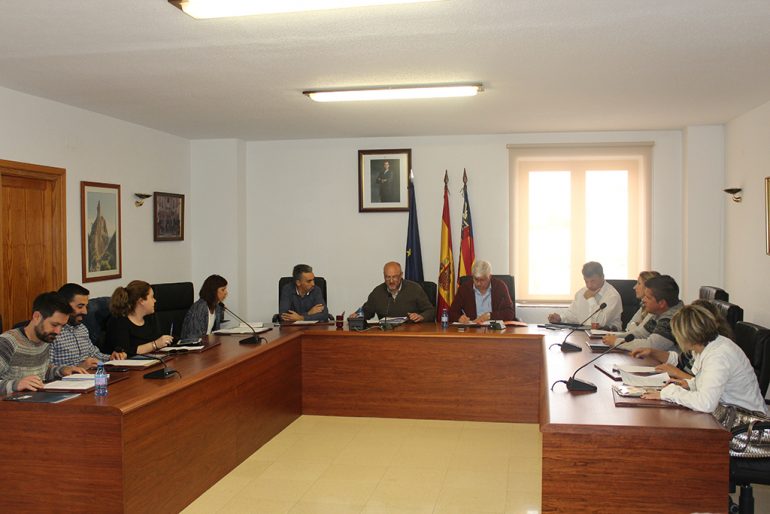 Pleno en el ayuntamiento de Benitatxell