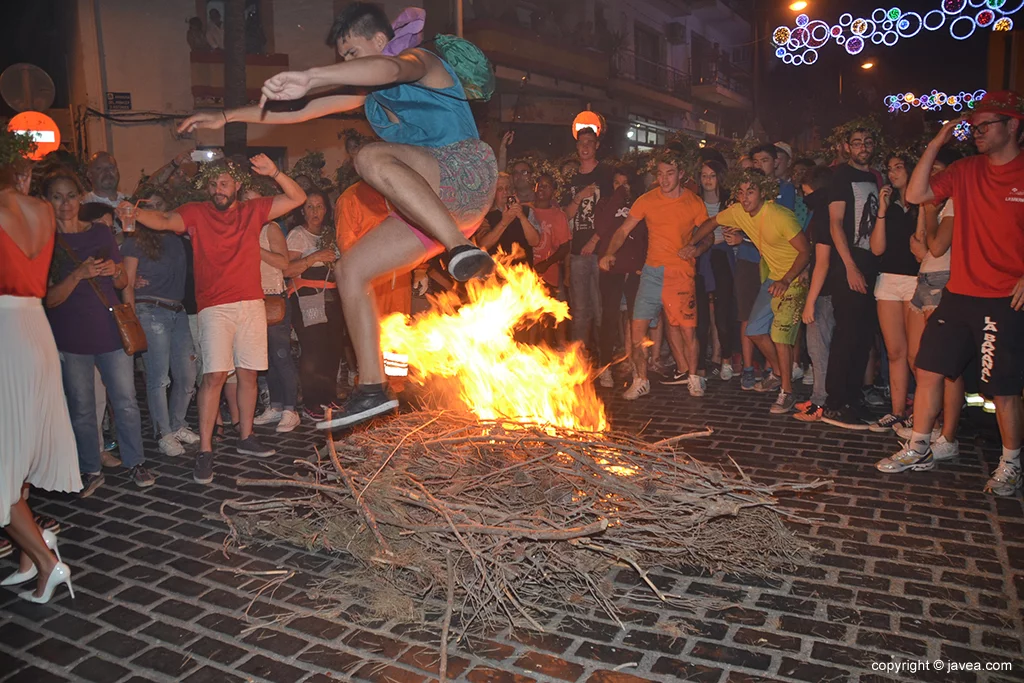 Agilidad en el salto de la hoguera