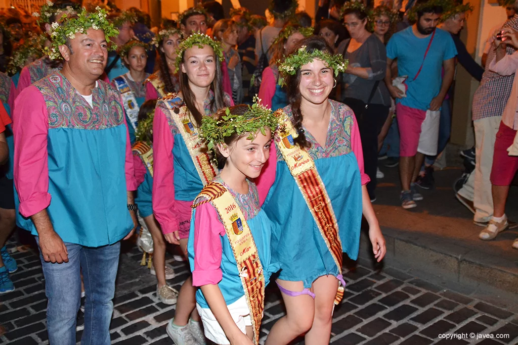 Dos damas de la mano