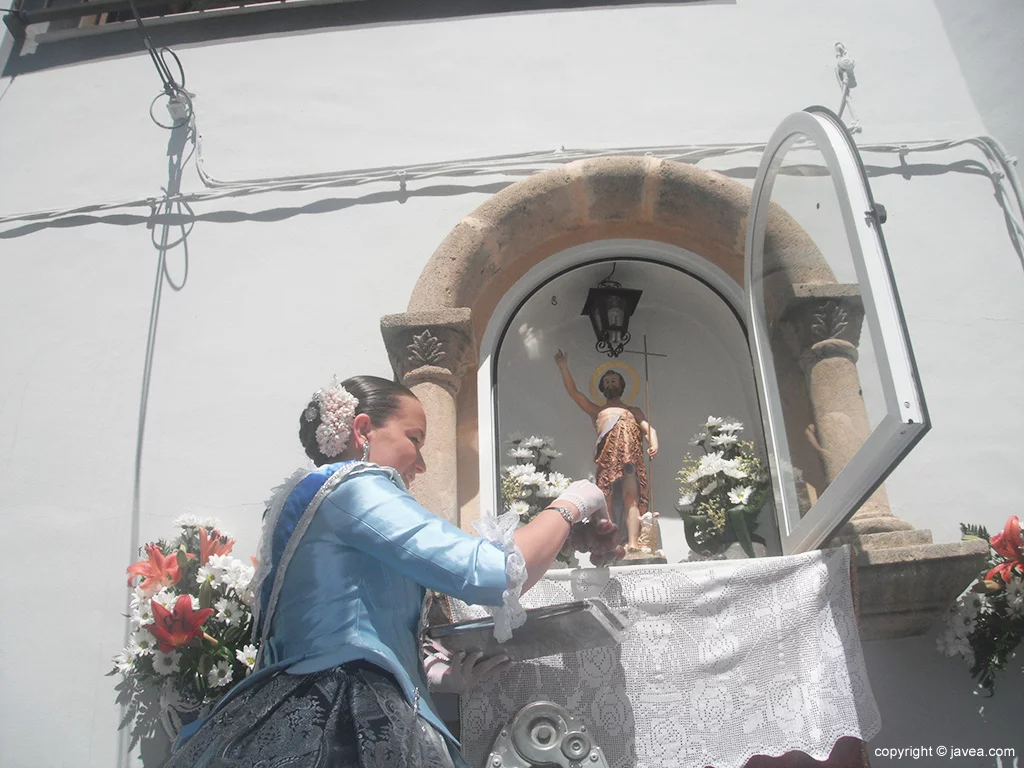 María Piles en la hornacina de la calle Teulería