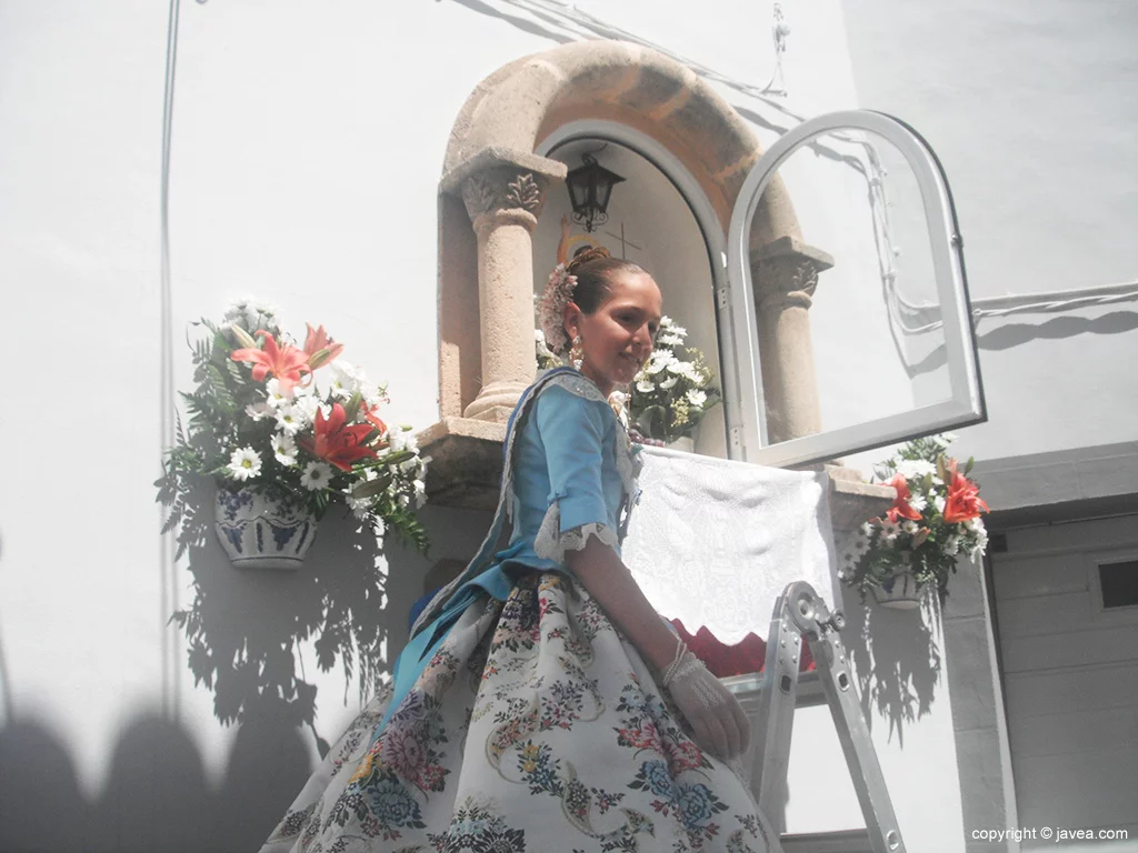 Presidenta infantil en la hornacina de la calle Teuleria