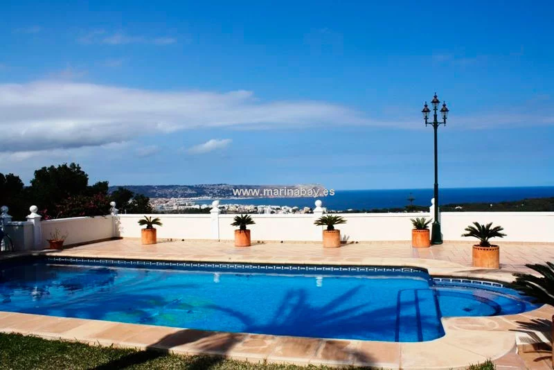 Piscinas con vistas MarinaBay Homes