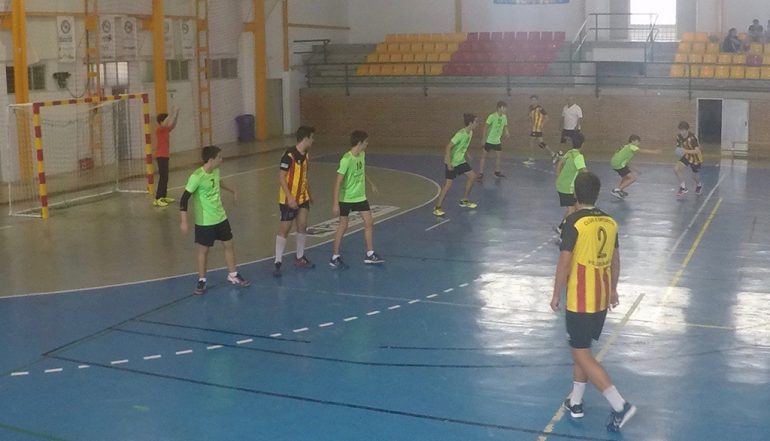 El Club Handbol Xàbia defendiendo