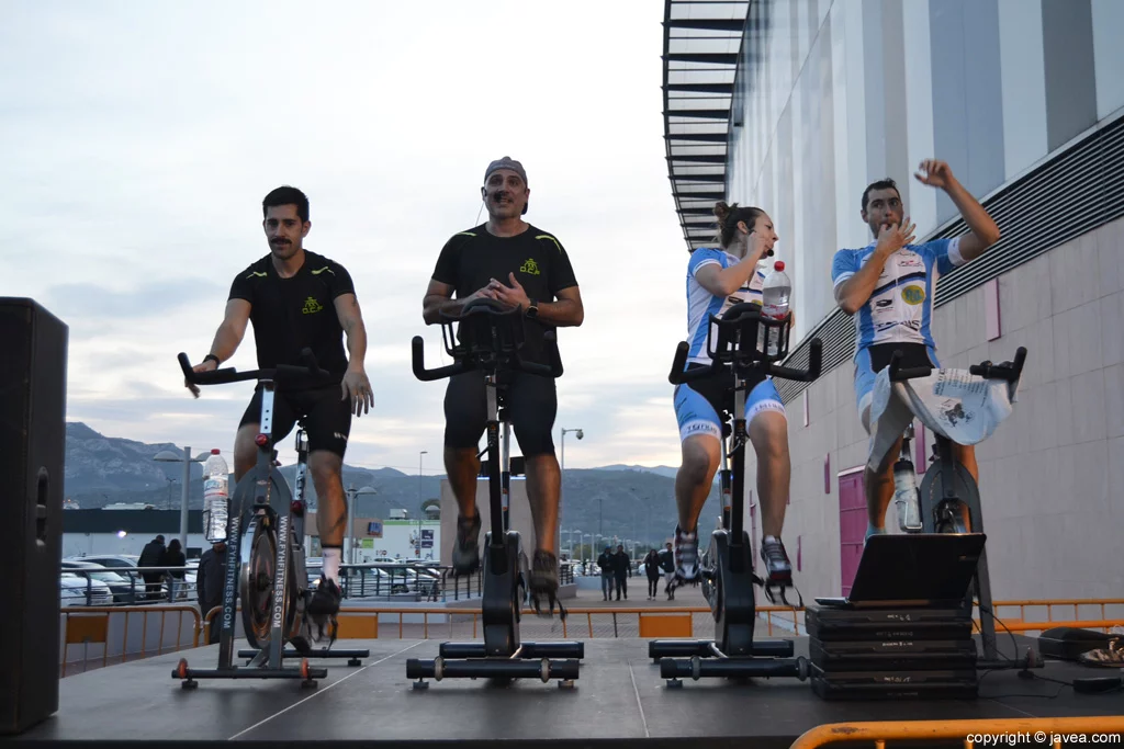 Jornada Solidaria en Portal de la Marina – Monitores de spinning