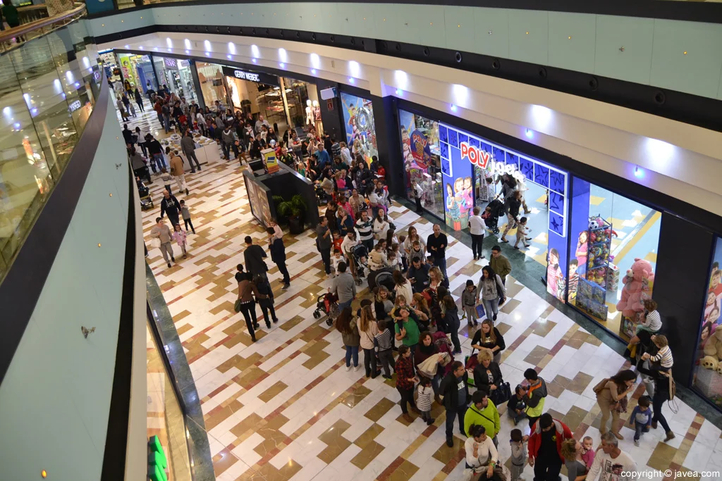 Visita de la Patrulla Canina al Centro Comercial Portal de la Marina – Cola para ver a Chase y Marshall