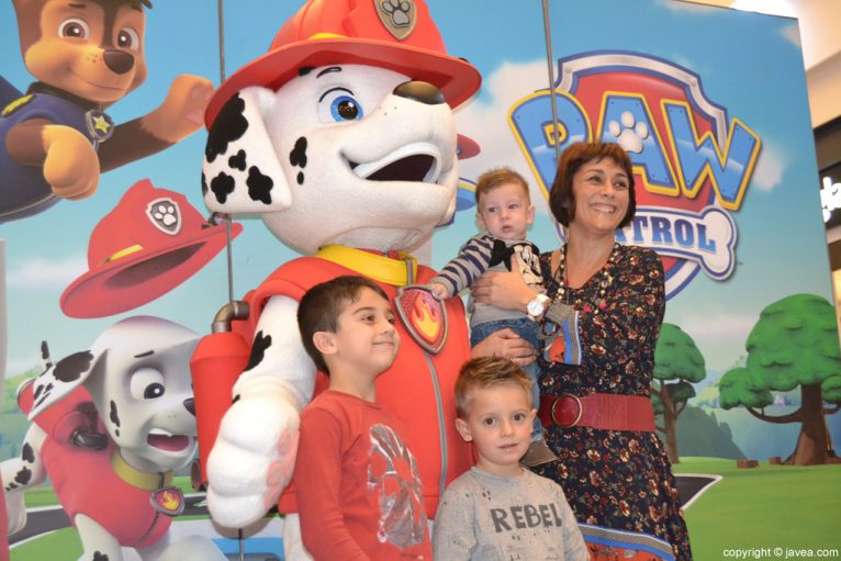 Visita de la Patrulla Canina al Centro Comercial Portal de la Marina - Familia con la Patrulla Canina