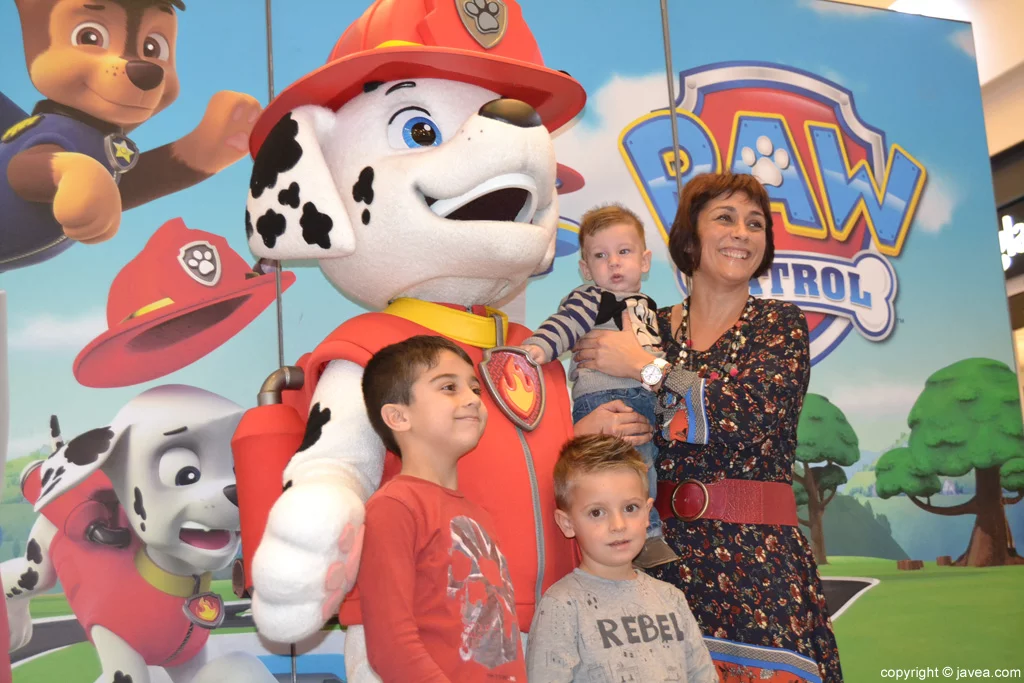 Visita de la Patrulla Canina al Centro Comercial Portal de la Marina – Familia con la Patrulla Canina