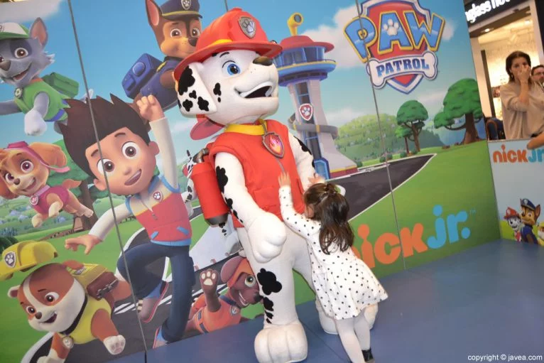 Visita de la Patrulla Canina al Centro Comercial Portal de la Marina - Abrazo a Marshall