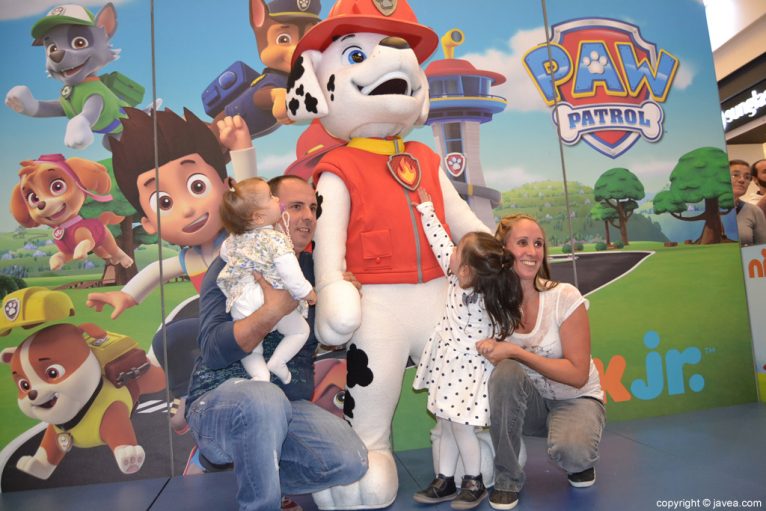 Visita de la Patrulla Canina al Centro Comercial Portal de la Marina - Una foto con Marshall