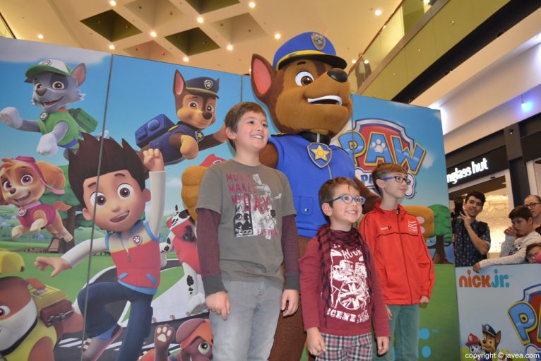 Visita de la Patrulla Canina al Centro Comercial Portal de la Marina - Foto con Chase