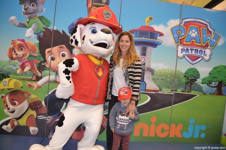 Visita de la Patrulla Canina al Centro Comercial Portal de la Marina - foto con Marshall