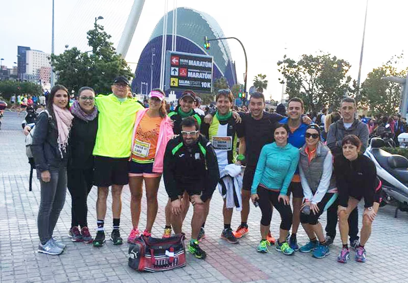 Grupo de atletas del CA Llebeig en la Maratón de Valencia