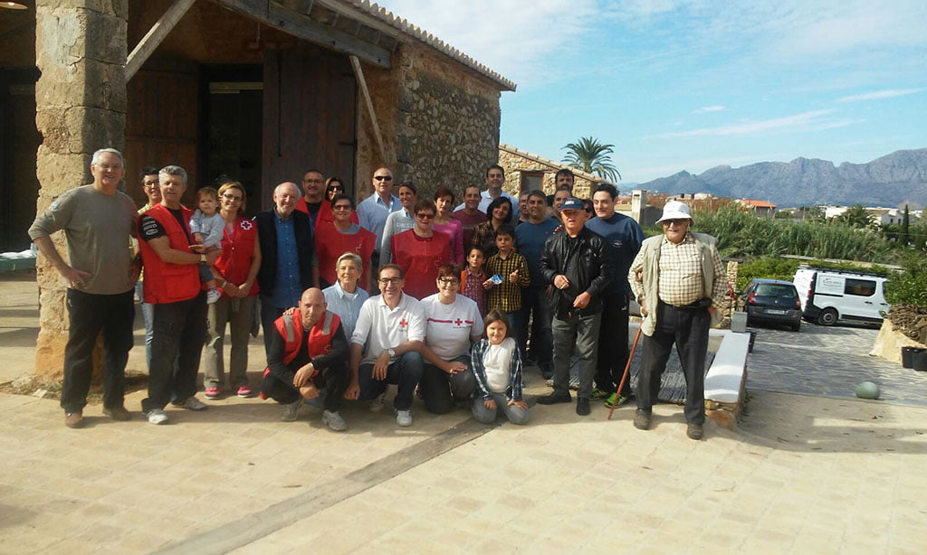 Grupo de voluntarios de Cruz Roja en la recolecta