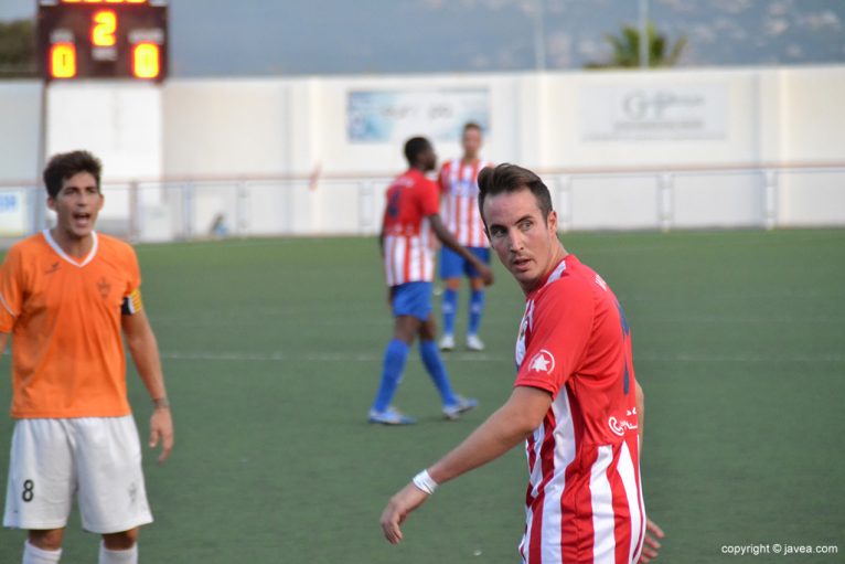 Rubén Ortolá delantero del CD Jávea