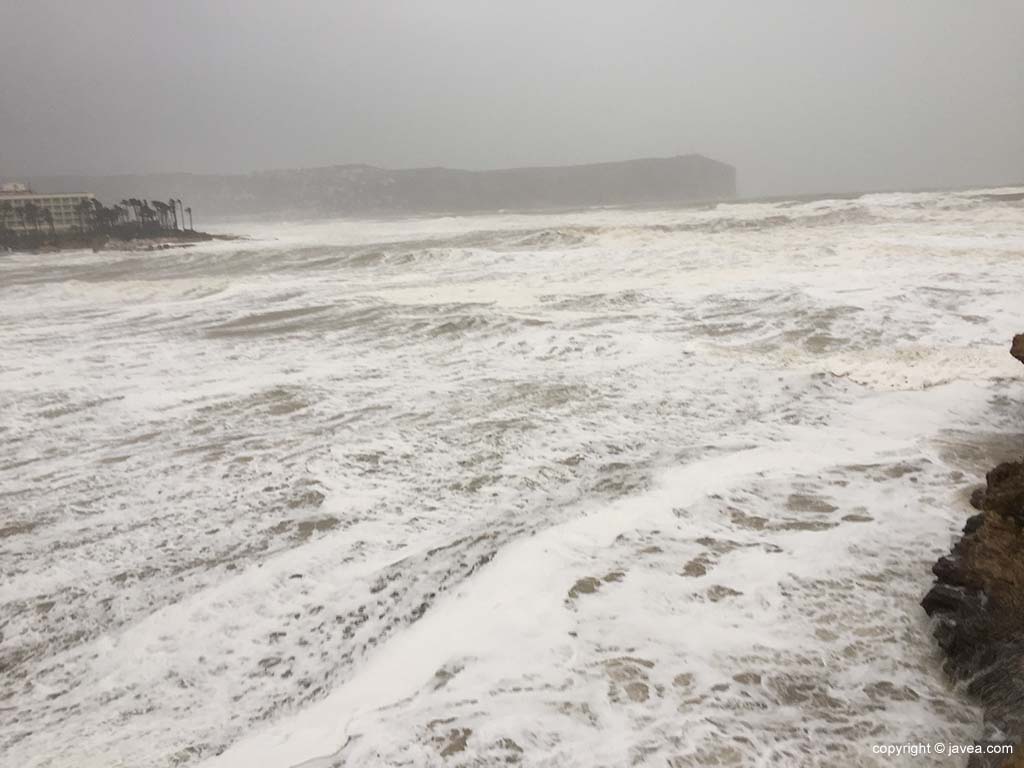 Fuerte oleaje desde el Arenal