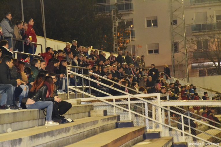 Aspecto de la grada del campo de fútbol de Xàbia