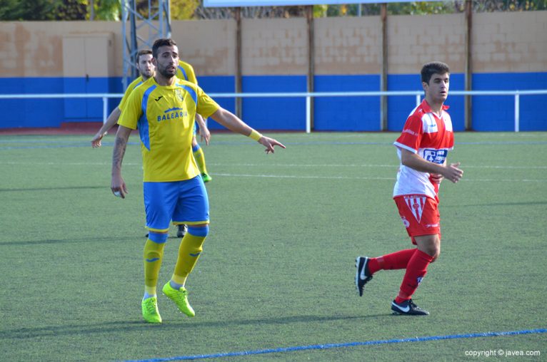 Javi con la camiseta del CD Dénia