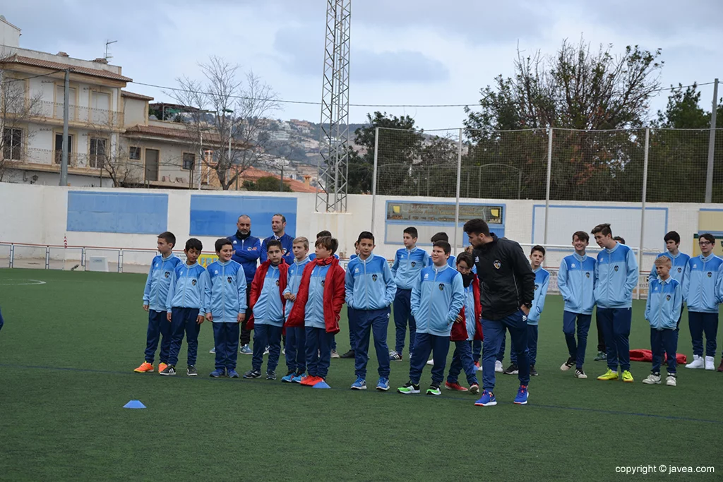 Michael con el alevín C del CD Jávea