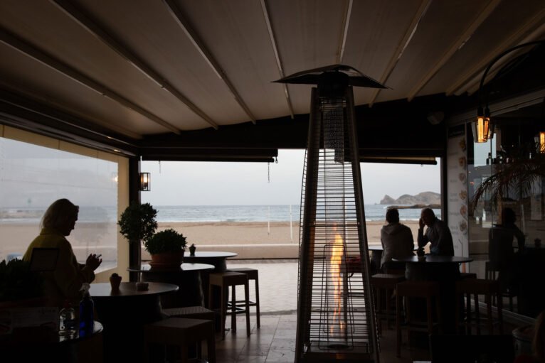 Estufas para aclimatar al lado del mar - Restaurante La Fontana