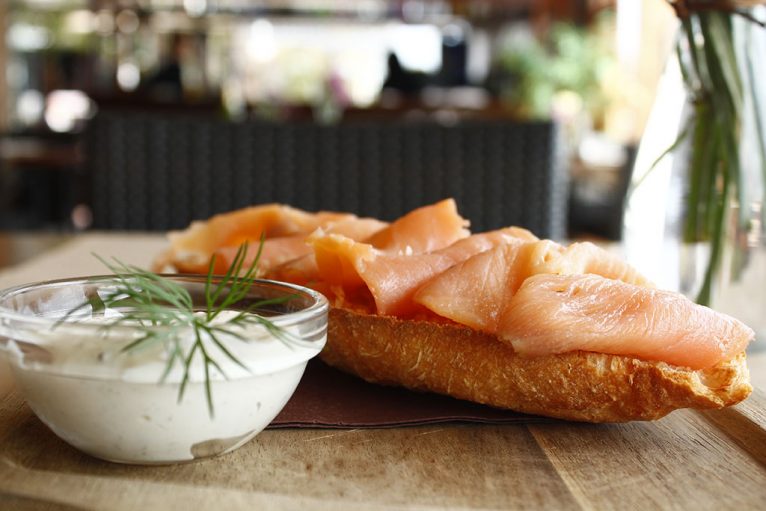 Tosta con salmón - Restaurante La Fontana