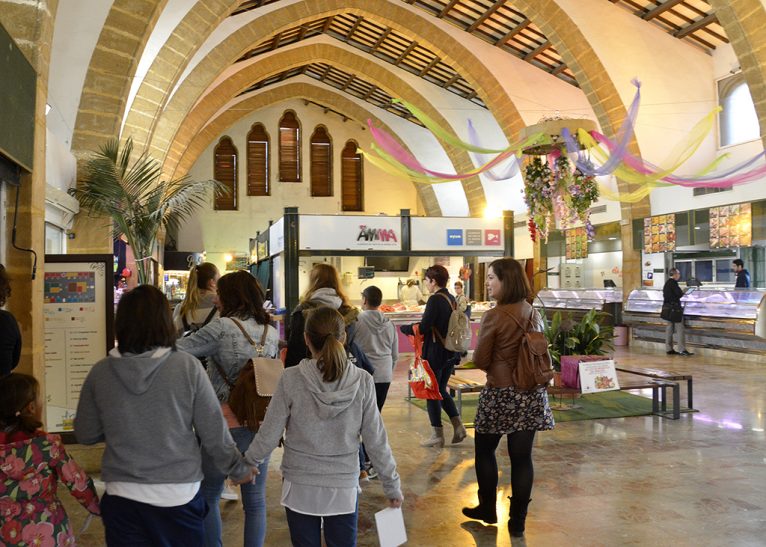 Visita alumnos de la clase CyL al Mercat