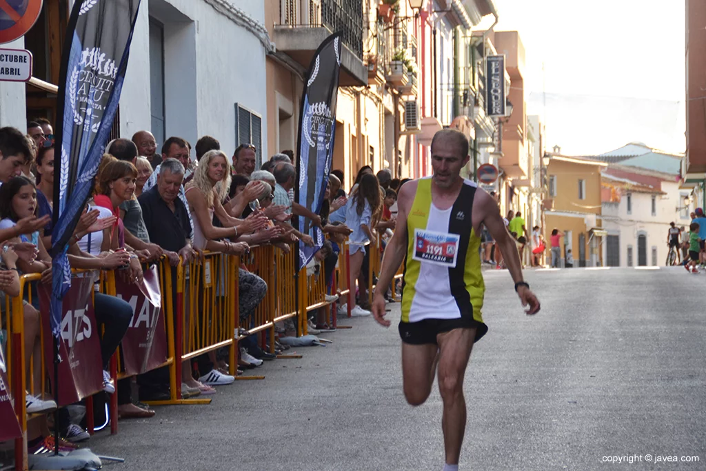 Antonio Fornés llegando a meta