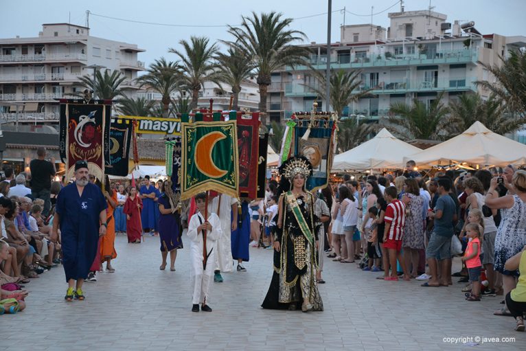 Desfile de Moros y cristianos en el Arenal