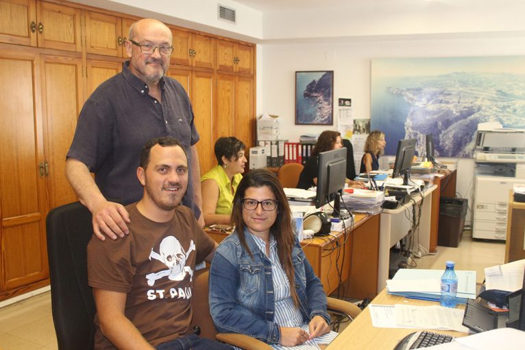 Josep Femenía con los jóvenes becados