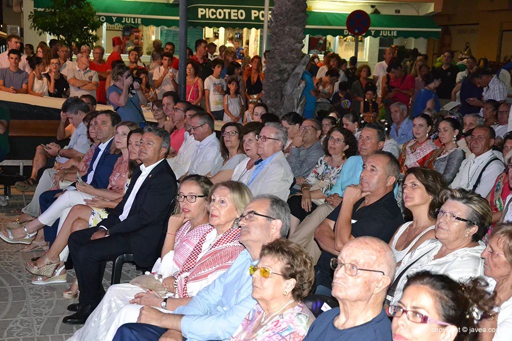 Presentación de trajes de las fiestas de Moros y Cristianos 2017