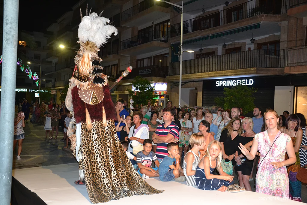 Presentación de trajes de las fiestas de Moros y Cristianos 2017