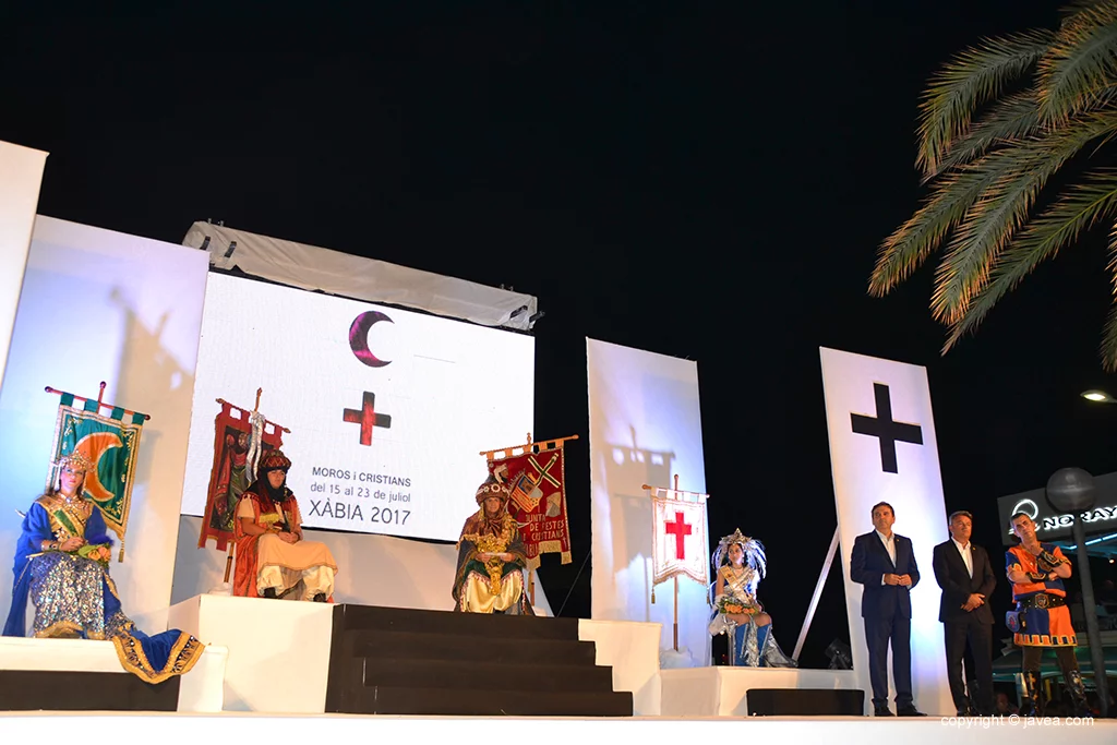 Presentación de trajes de las fiestas de Moros y Cristianos 2017