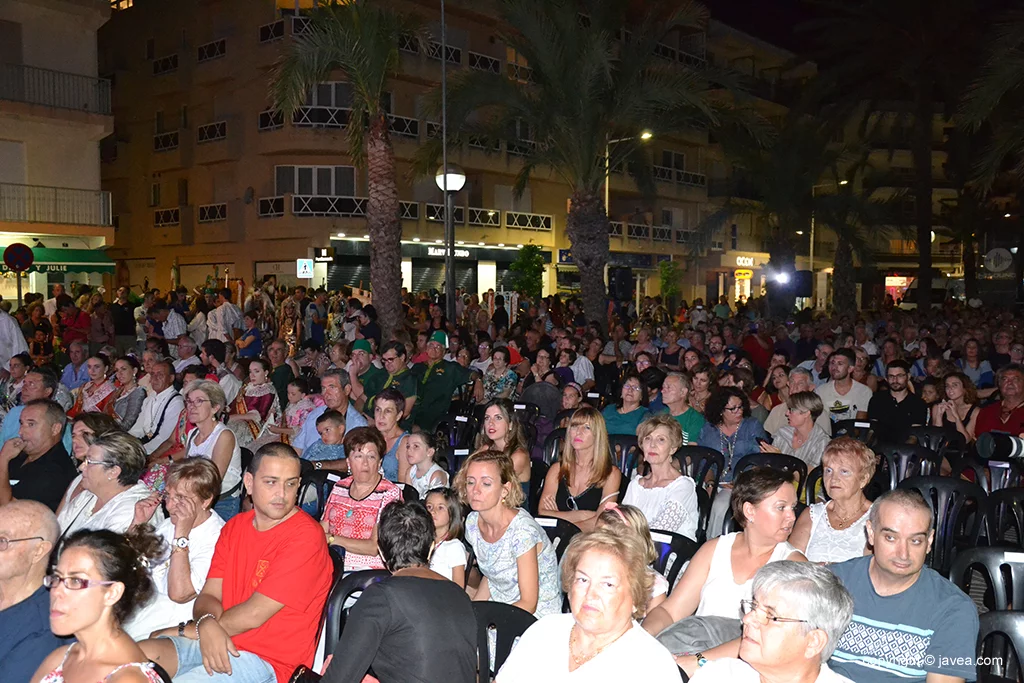 Presentación de trajes de las fiestas de Moros y Cristianos 2017