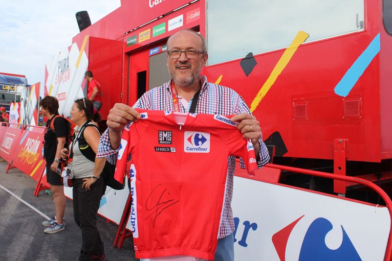 Josep Femenía con el maillot de líder de la Vuelta Ciclista a España