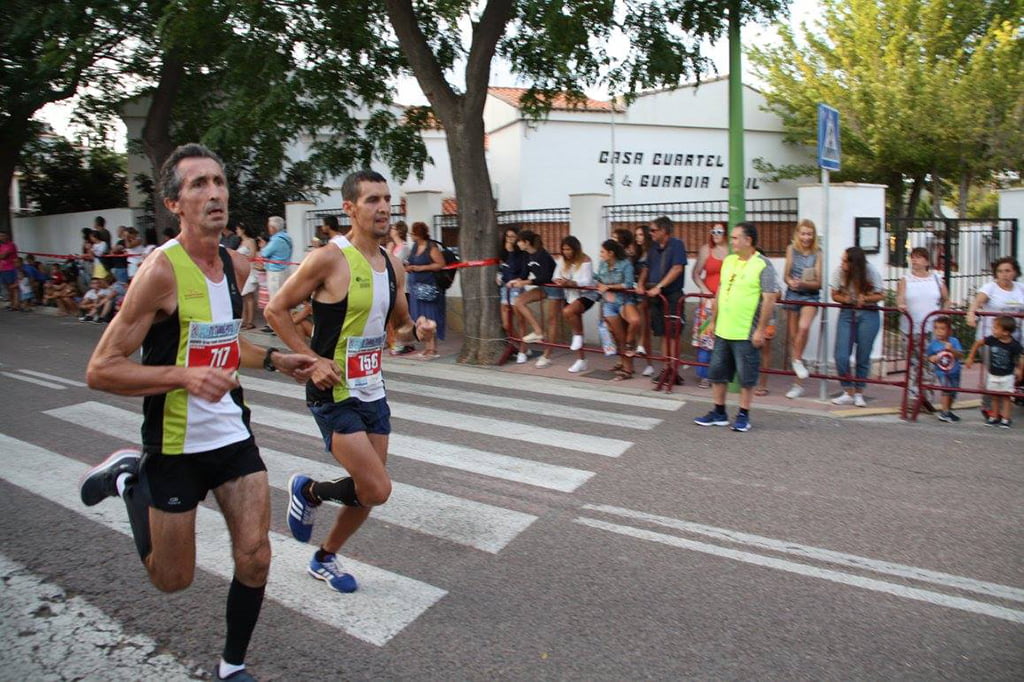 Los dos atletas del CA Llebeig en plena carrera