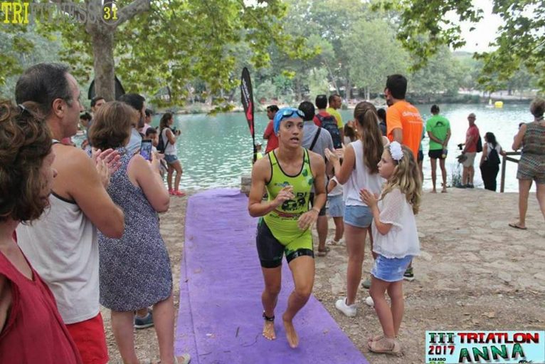 Nerea Olivares en el triatlón de Anna