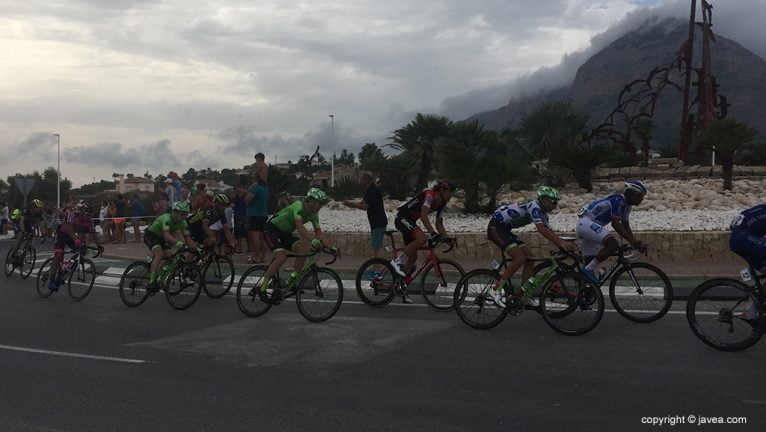 Pelotón de la vuelta ciclista