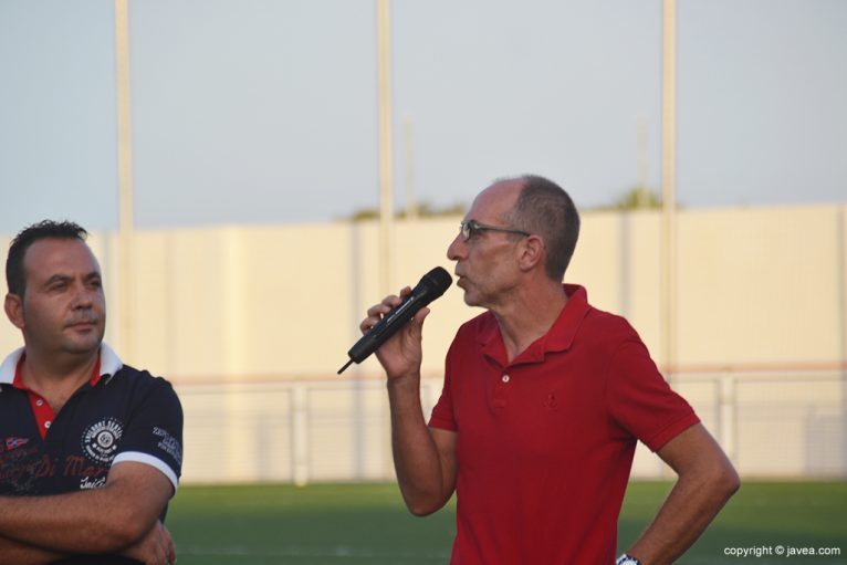 Vicent Colomer dando su discurso