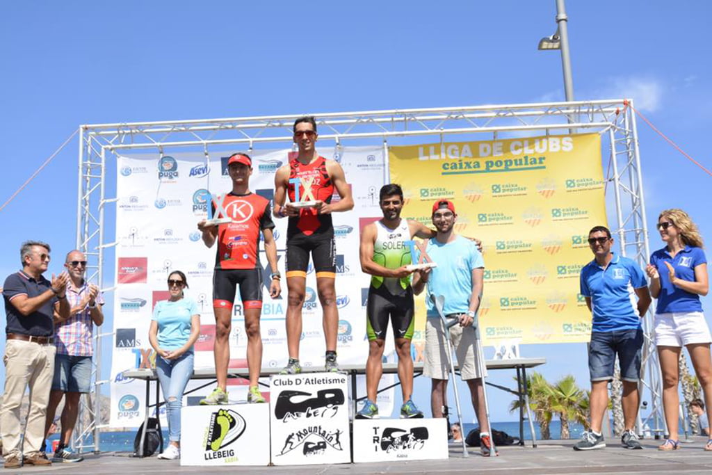 Jaime Escortell en el podio durante la entrega de trofeos