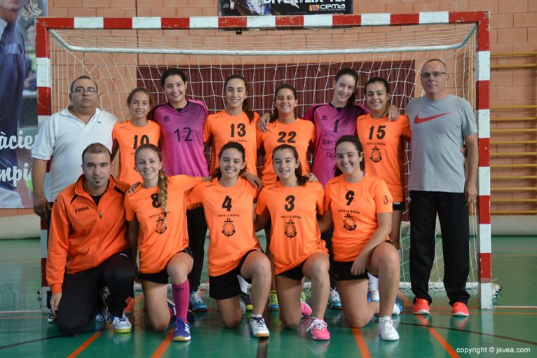 Equipo cadete femenino del Club Handbol Xàbia